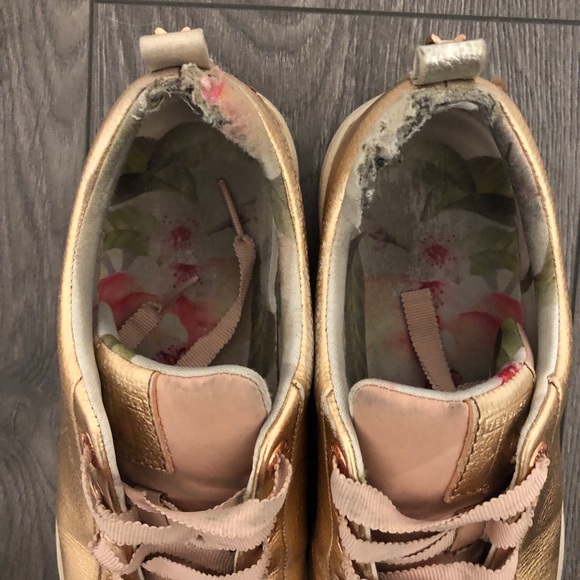 Ted Baker Rose Gold Sneaker size 6.5 (VERY WELL WORN) - Picture 8 of 8